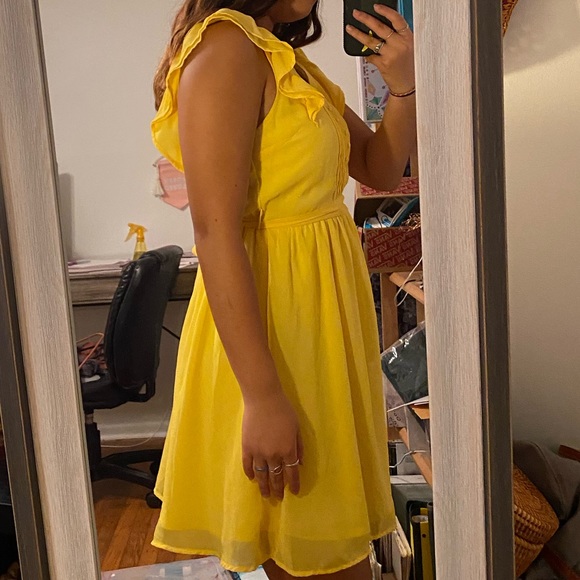 BUTTERCUP YELLOW DRESS - Picture 3 of 7